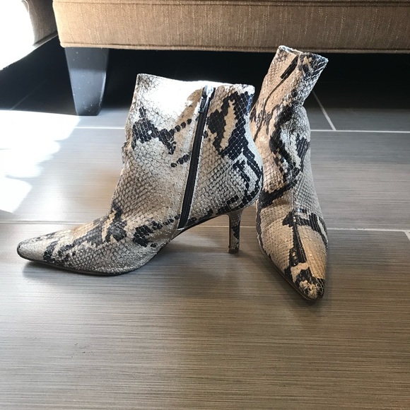 Isaac Mizarahi snakeskin booties, size 6 - Picture 5 of 7